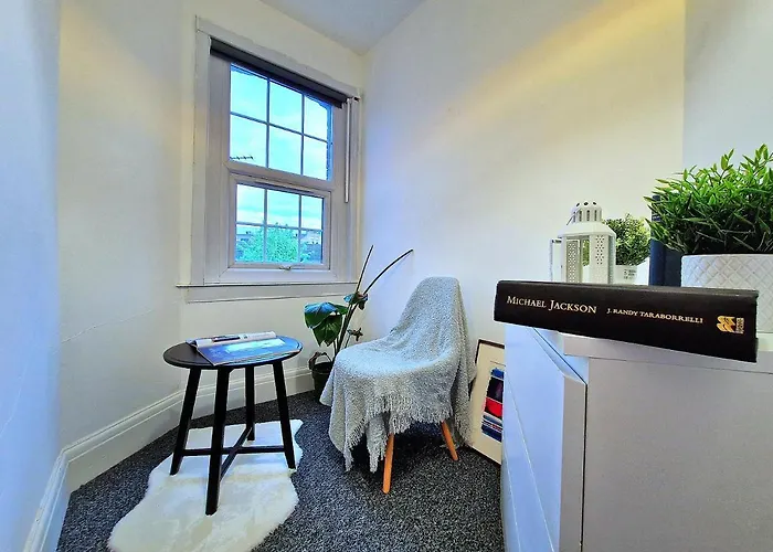 Charming Room In Central London